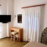 Stone Kythnos شقة فندقية Kanala