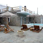 Stone Kythnos شقة فندقية *