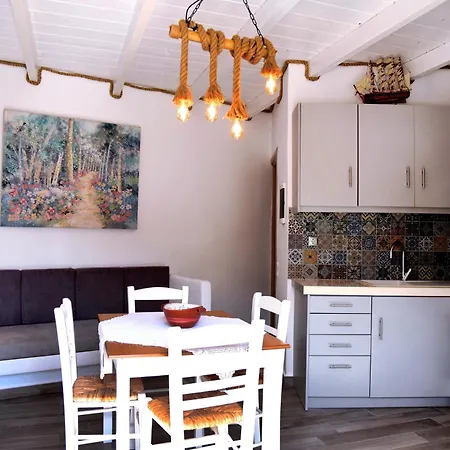 Stone Kythnos شقة فندقية 3*
