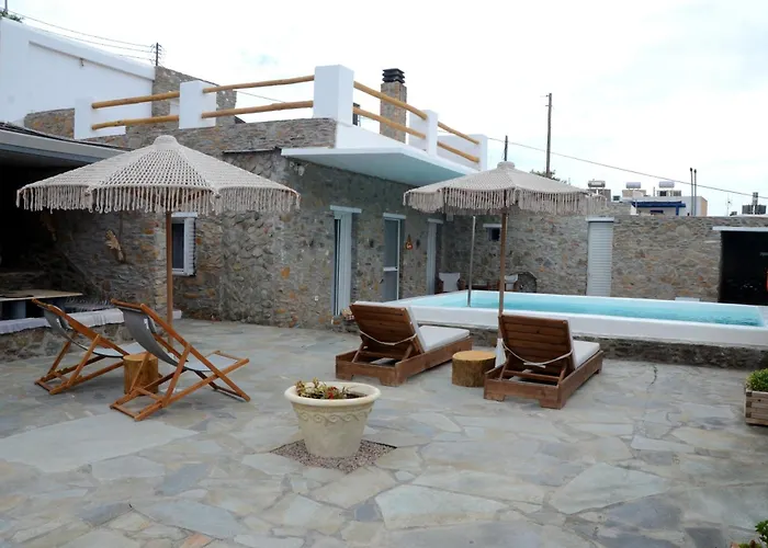 Stone Kythnos 公寓式酒店 *