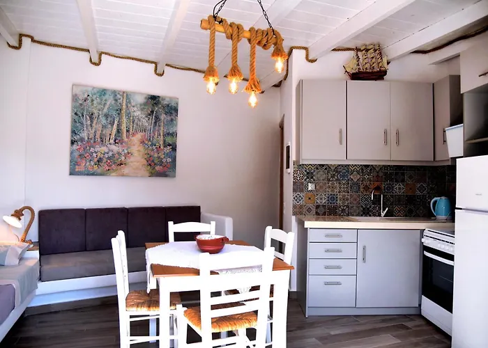 Stone Kythnos 公寓式酒店 *