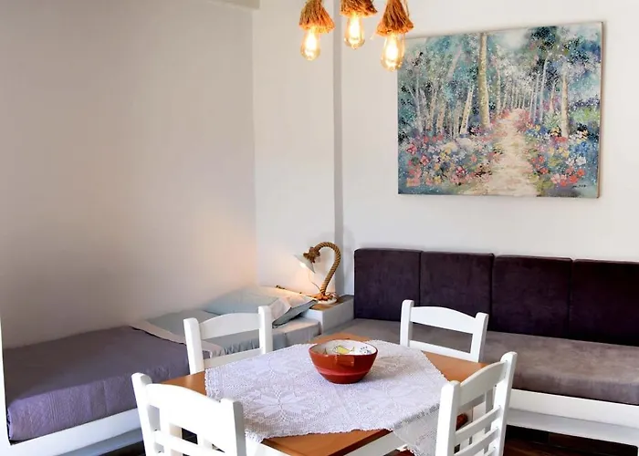 Stone Kythnos 公寓式酒店 *