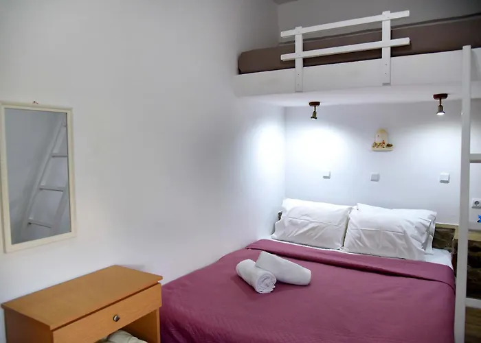 Stone Kythnos 公寓式酒店